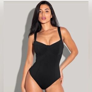 Ta3 lifty contour black swimsuit